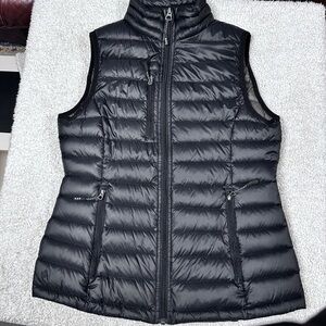 Elevate Whistler Soft Light Down Vest Black, Zip Front, Three Zip Pockets, S/P